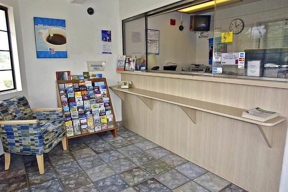 Motel 6-Enfield, Ct - Hartford Interiør billede